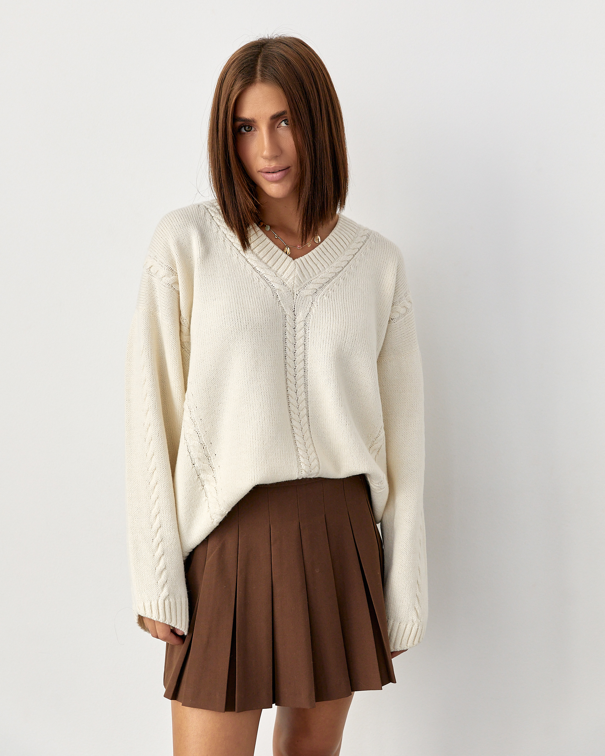 Светр з V-подібним вирізом 0146