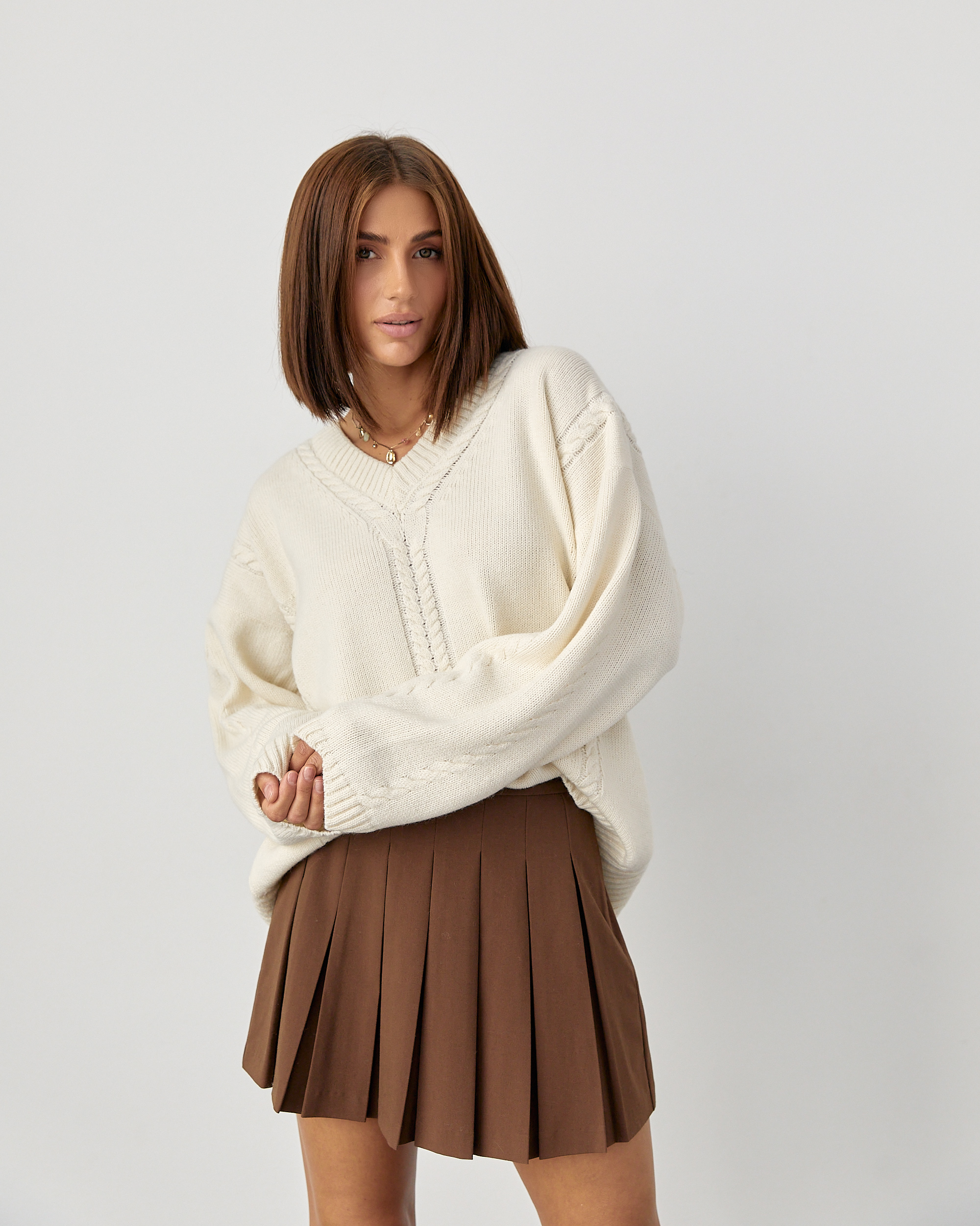 Светр з V-подібним вирізом 0146